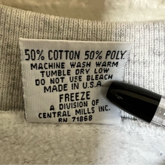 Freeze University of Hawaii Cropped Long Sleeve Sweatshirt-One Size - Picture 4 of 4